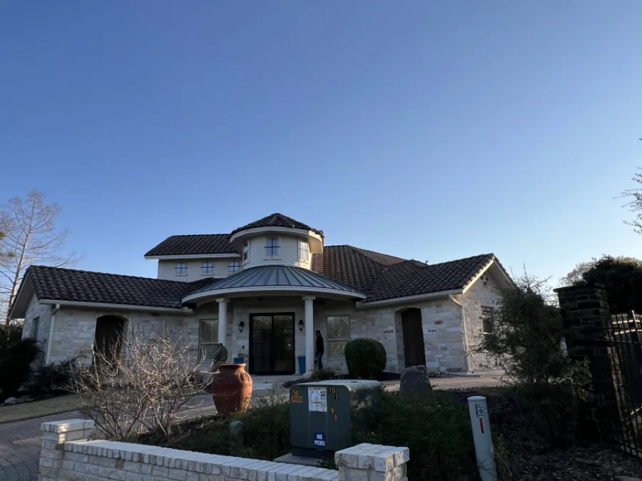 Nick Riley of Driftwood Builders Roofing, featured as an expert in Family Handyman.