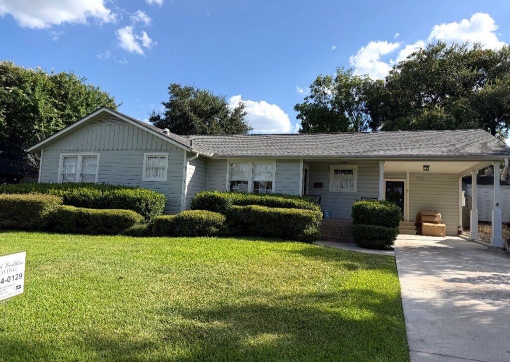 Front view of the home before the roof replacement