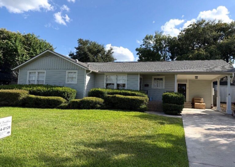 Front view of the home before the roof replacement